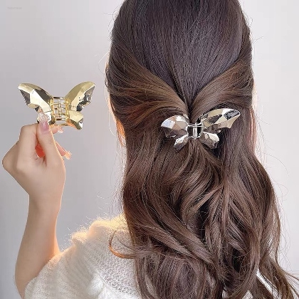 トレンド感 韓国系 蝶型 スウィート キラキラ 上品 髪留め ヘアアクセサリー